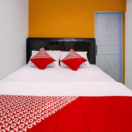 Super Oyo Capital O 93076 Batam Backpacker Guesthouse 2 Pembunuh Buitenkant foto